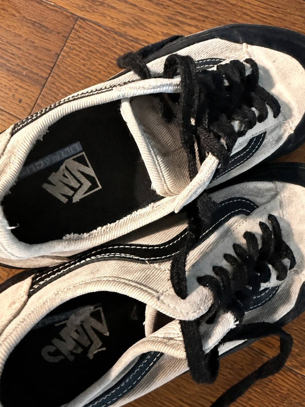 Vans Men's Canvas Low-Top Sneakers in Off-White and Black Size 7
